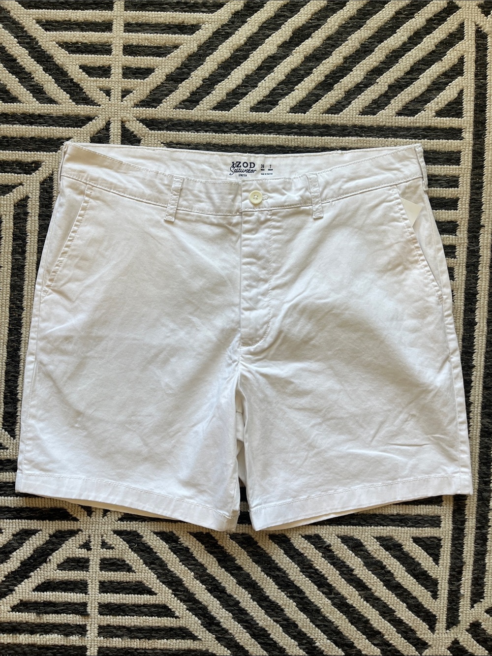 Izod Saltwater Men's White Flat-Front Cotton Shorts